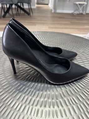 Steve Madden Black Pointed-Toe Leather Pumps